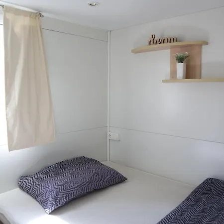 Campingplatz Mobilna Hiska Magicnih 5 *